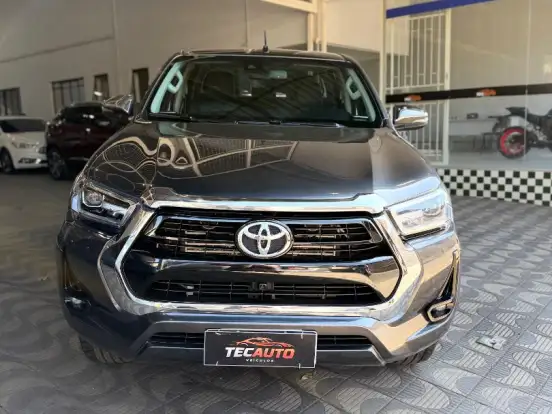TOYOTA-HILUX-2.8 D-4D TURBO DIESEL CD SR 4X4 AUTOMÁTICO TOYOTA-HILUX-2025