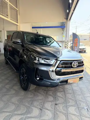 TOYOTA-HILUX-2025