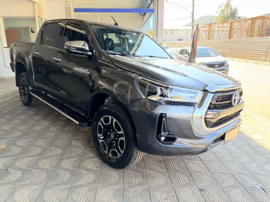 TOYOTA-HILUX-2.8 D-4D TURBO DIESEL CD SR 4X4 AUTOMÁTICO TOYOTA-HILUX-2025
