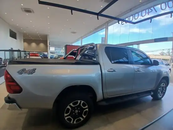 TOYOTA-HILUX-2.8 D-4D TURBO DIESEL CD SRV 4X4 AUTOMÁTICO TOYOTA-HILUX-2022