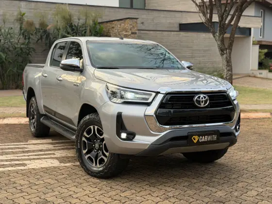 TOYOTA HILUX 2.8 D-4D TURBO DIESEL CD SRV 4X4 AUTOMÁTICO
