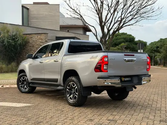 TOYOTA-HILUX-2.8 D-4D TURBO DIESEL CD SRV 4X4 AUTOMÁTICO TOYOTA-HILUX-2025