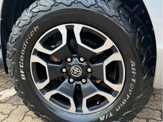 TOYOTA-HILUX-2.8 D-4D TURBO DIESEL CD SRV 4X4 AUTOMÁTICO TOYOTA-HILUX-2025