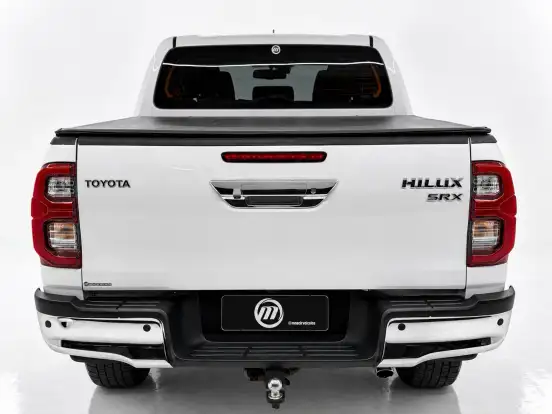 TOYOTA-HILUX-2023