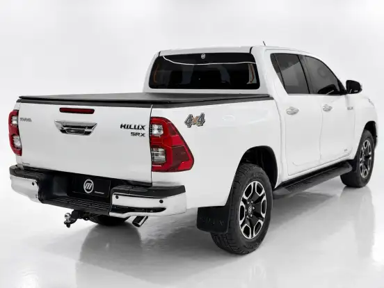 TOYOTA-HILUX-2023