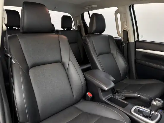 TOYOTA-HILUX-2.8 D-4D TURBO DIESEL CD SRX 4X4 AUTOMÁTICO TOYOTA-HILUX-2023