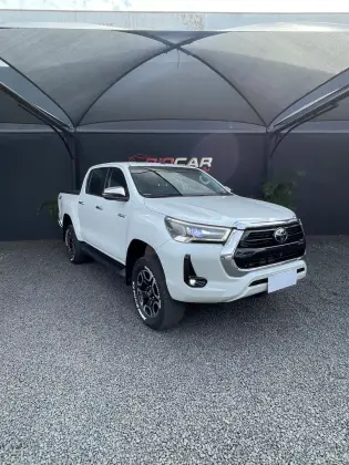 TOYOTA HILUX 2.8 D-4D TURBO DIESEL CD SRX 4X4 AUTOMÁTICO