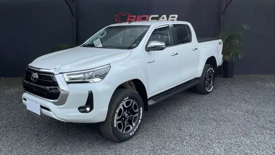 TOYOTA-HILUX-2.8 D-4D TURBO DIESEL CD SRX 4X4 AUTOMÁTICO TOYOTA-HILUX-2023