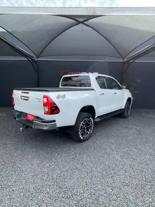 TOYOTA-HILUX-2023