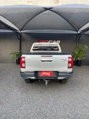 TOYOTA-HILUX-2023