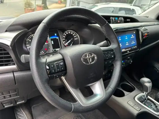 TOYOTA-HILUX-2023