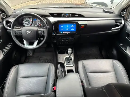 TOYOTA-HILUX-2.8 D-4D TURBO DIESEL CD SRX 4X4 AUTOMÁTICO TOYOTA-HILUX-2023