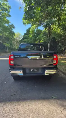 TOYOTA-HILUX-2023