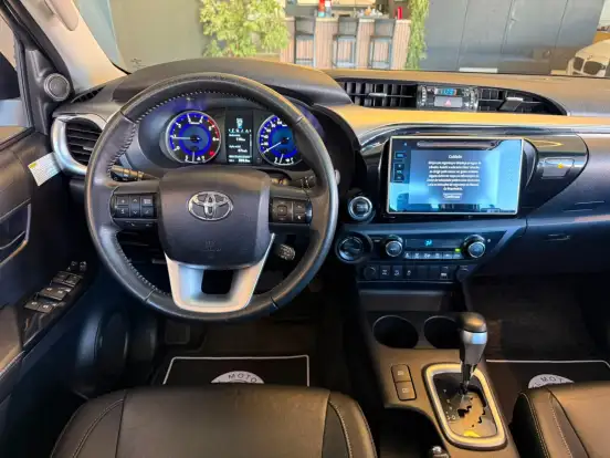TOYOTA-HILUX-2018