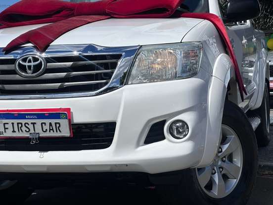TOYOTA-HILUX-2015