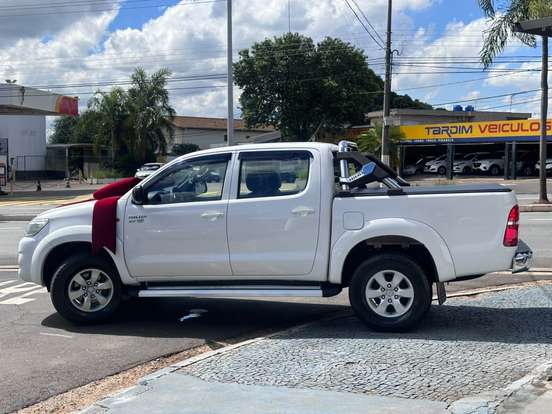 TOYOTA-HILUX-2015