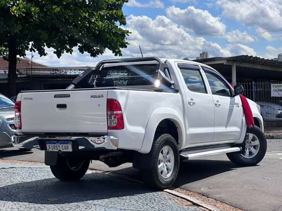 TOYOTA-HILUX-2.7 SR 4X2 CD 16V FLEX 4P AUTOMÁTICO TOYOTA-HILUX-2015