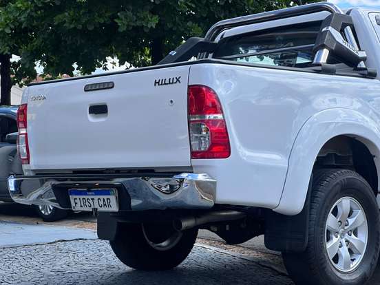 TOYOTA-HILUX-2.7 SR 4X2 CD 16V FLEX 4P AUTOMÁTICO TOYOTA-HILUX-2015