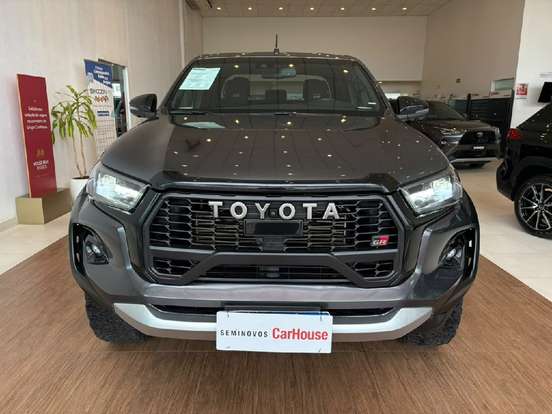 TOYOTA-HILUX-2.8 D-4D TURBO DIESEL CD GR-S 4X4 AUTOMÁTICO TOYOTA-HILUX-2023