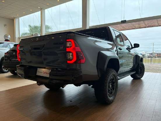 TOYOTA-HILUX-2.8 D-4D TURBO DIESEL CD GR-S 4X4 AUTOMÁTICO TOYOTA-HILUX-2023