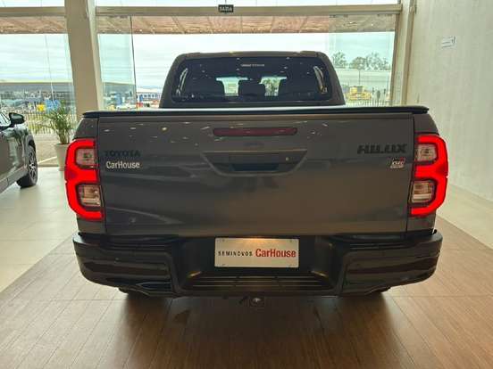 TOYOTA-HILUX-2.8 D-4D TURBO DIESEL CD GR-S 4X4 AUTOMÁTICO TOYOTA-HILUX-2023