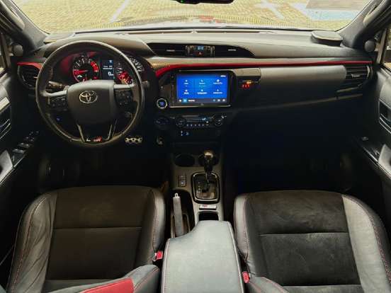 TOYOTA-HILUX-2023