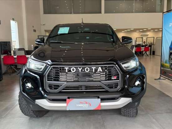 TOYOTA-HILUX-2.8 D-4D TURBO DIESEL CD GR-S 4X4 AUTOMÁTICO TOYOTA-HILUX-2024