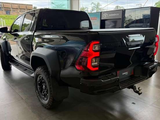 TOYOTA-HILUX-2.8 D-4D TURBO DIESEL CD GR-S 4X4 AUTOMÁTICO TOYOTA-HILUX-2024