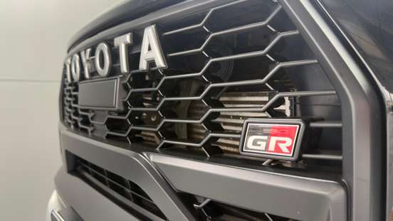 TOYOTA-HILUX-2024
