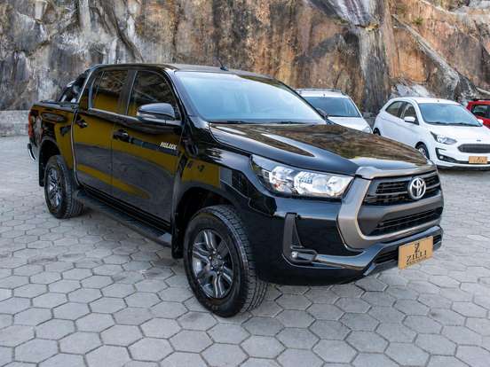 TOYOTA-HILUX-2.8 D-4D TURBO DIESEL CD SR 4X4 AUTOMÁTICO TOYOTA-HILUX-2024