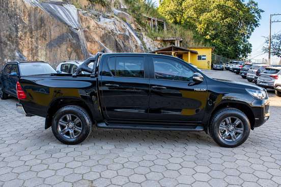 TOYOTA-HILUX-2.8 D-4D TURBO DIESEL CD SR 4X4 AUTOMÁTICO TOYOTA-HILUX-2024