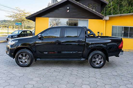 TOYOTA-HILUX-2024