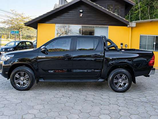 TOYOTA-HILUX-2.8 D-4D TURBO DIESEL CD SR 4X4 AUTOMÁTICO TOYOTA-HILUX-2024