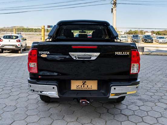 TOYOTA-HILUX-2.8 D-4D TURBO DIESEL CD SR 4X4 AUTOMÁTICO TOYOTA-HILUX-2024