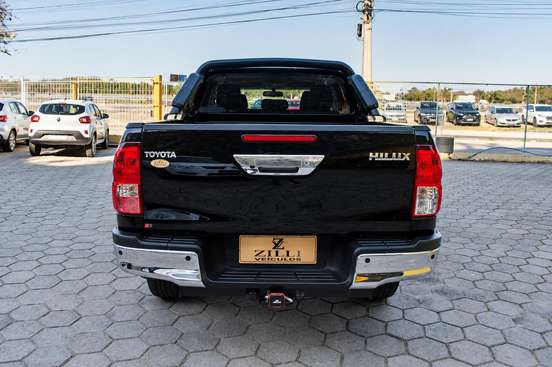 TOYOTA-HILUX-2.8 D-4D TURBO DIESEL CD SR 4X4 AUTOMÁTICO TOYOTA-HILUX-2024