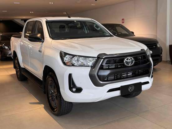 TOYOTA-HILUX-2023