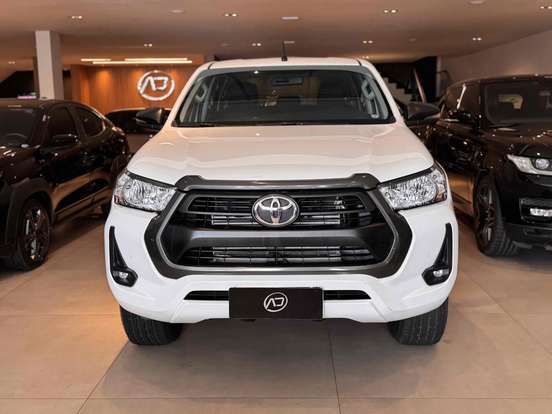 TOYOTA-HILUX-2.8 D-4D TURBO DIESEL CD SR 4X4 AUTOMÁTICO TOYOTA-HILUX-2023