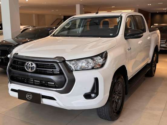 TOYOTA-HILUX-2.8 D-4D TURBO DIESEL CD SR 4X4 AUTOMÁTICO TOYOTA-HILUX-2023