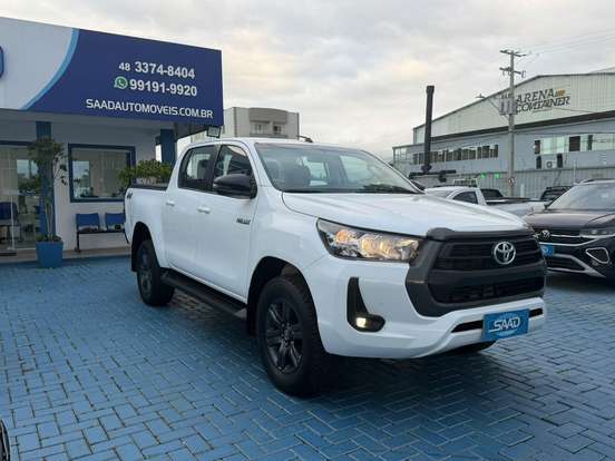 TOYOTA-HILUX-2.8 D-4D TURBO DIESEL CD SR 4X4 AUTOMÁTICO TOYOTA-HILUX-2022