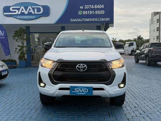 TOYOTA-HILUX-2.8 D-4D TURBO DIESEL CD SR 4X4 AUTOMÁTICO TOYOTA-HILUX-2022