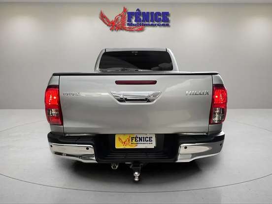 TOYOTA-HILUX-2.8 D-4D TURBO DIESEL CD SR 4X4 AUTOMÁTICO TOYOTA-HILUX-2022