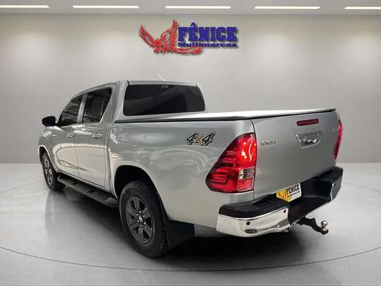 TOYOTA-HILUX-2.8 D-4D TURBO DIESEL CD SR 4X4 AUTOMÁTICO TOYOTA-HILUX-2022