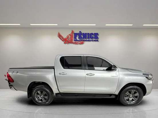 TOYOTA-HILUX-2.8 D-4D TURBO DIESEL CD SR 4X4 AUTOMÁTICO TOYOTA-HILUX-2022