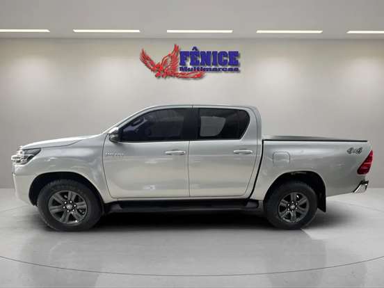 TOYOTA-HILUX-2.8 D-4D TURBO DIESEL CD SR 4X4 AUTOMÁTICO TOYOTA-HILUX-2022