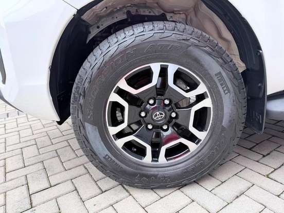 TOYOTA-HILUX-2.8 D-4D TURBO DIESEL CD SR 4X4 AUTOMÁTICO TOYOTA-HILUX-2024