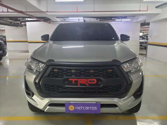 TOYOTA-HILUX-2023