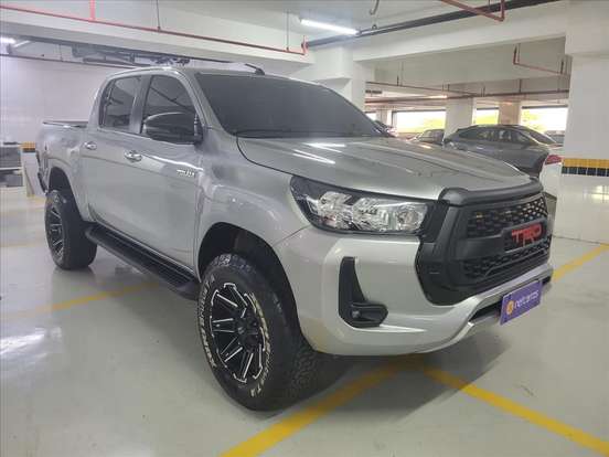 TOYOTA-HILUX-2023