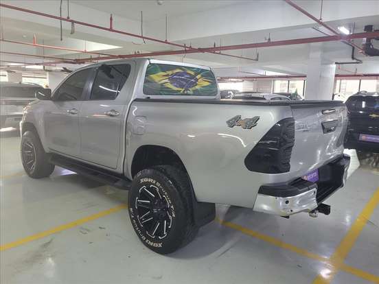 TOYOTA-HILUX-2023
