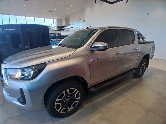 TOYOTA-HILUX-2022