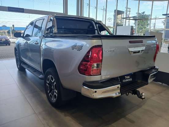 TOYOTA-HILUX-2022
